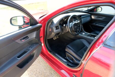 Jaguar XF (6)