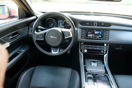 Jaguar XF (8)