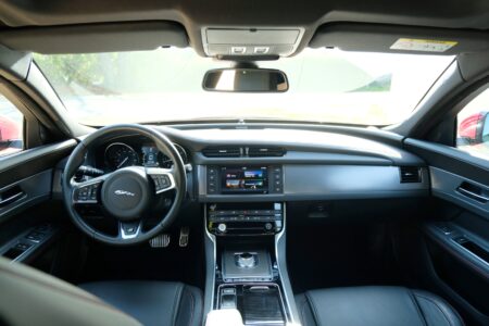 Jaguar XF (9)