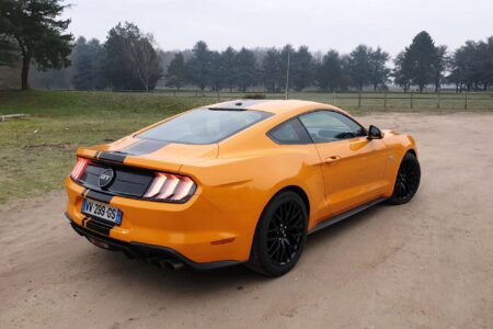 Ford Mustang V8 (2)