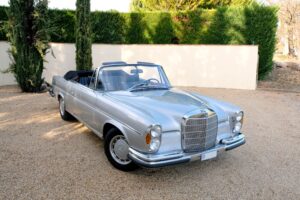 Mercedes 220SE (1)