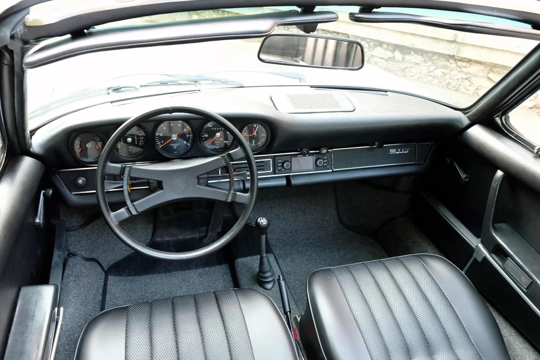 Porsche 911 T Targa (12)