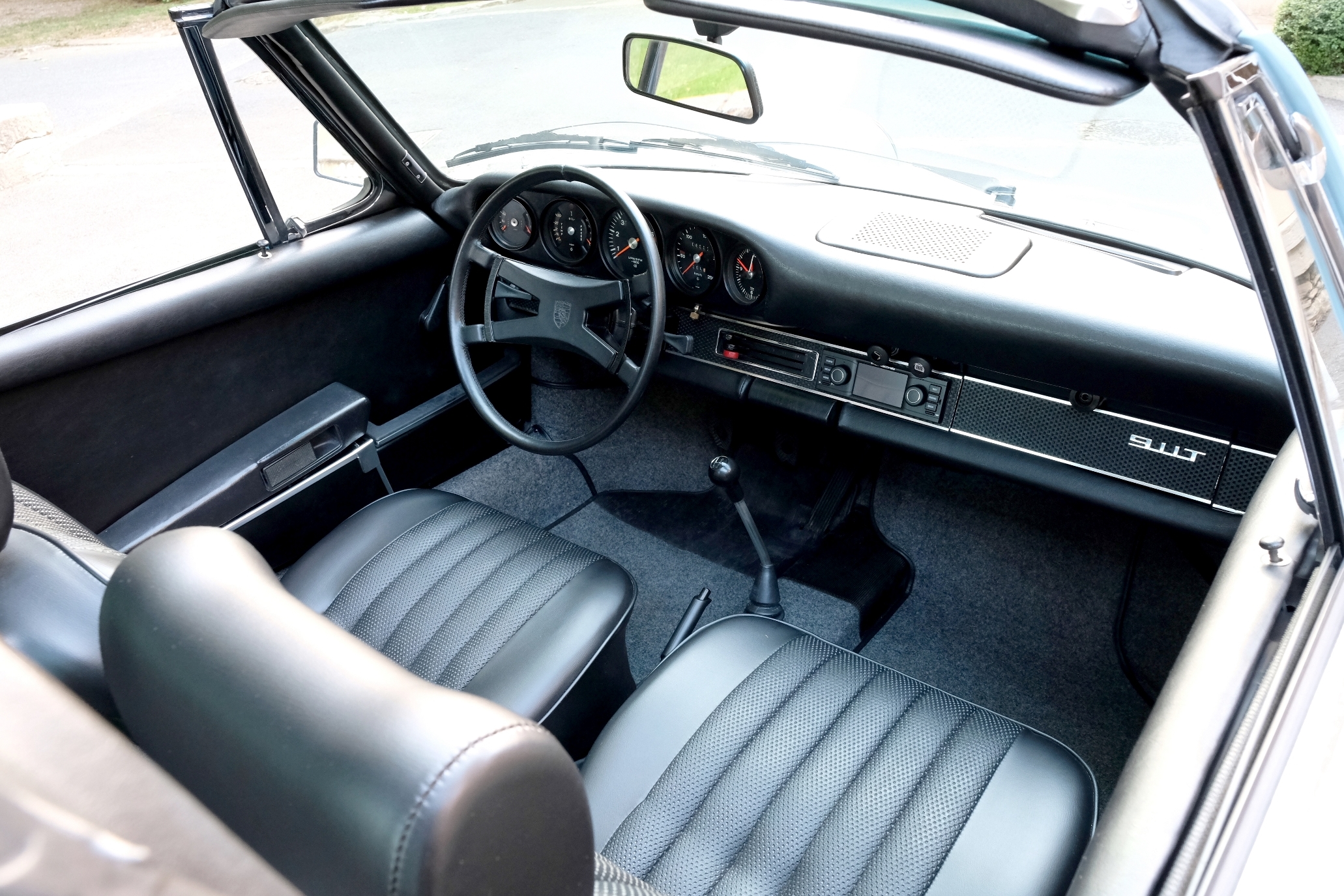 Porsche 911 T Targa (15)