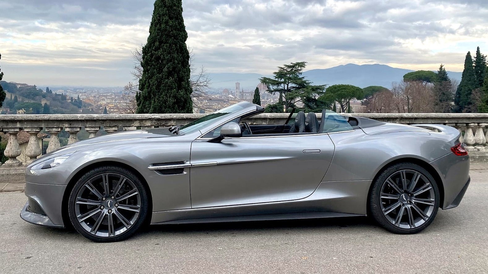 Aston Martin Vanquish (16-9
