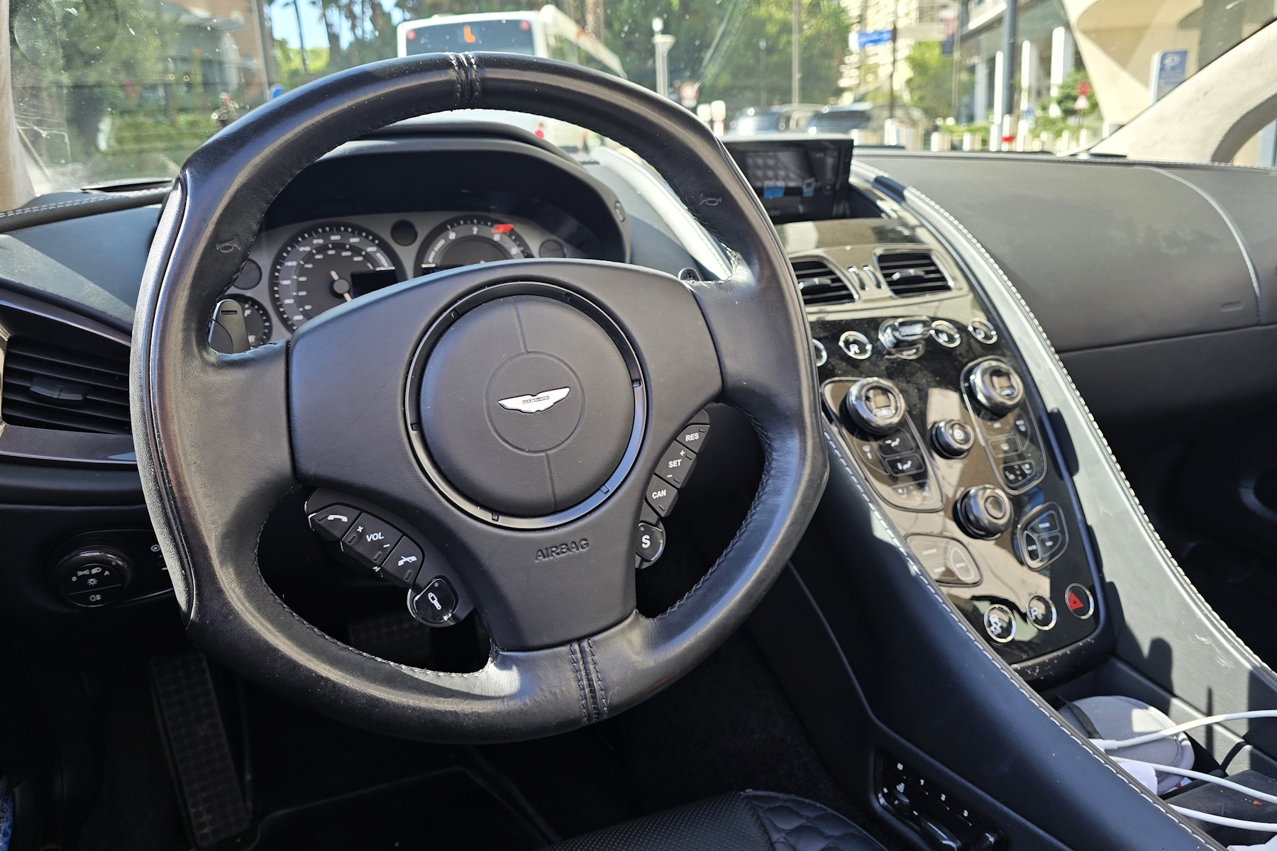 Aston Martin Vanquish (3)