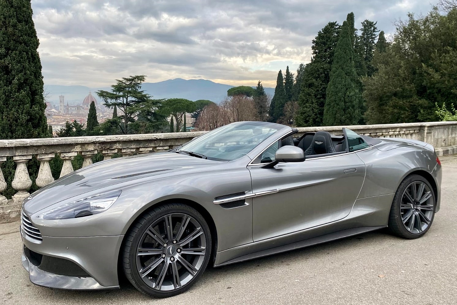 Aston Martin Vanquish (4)